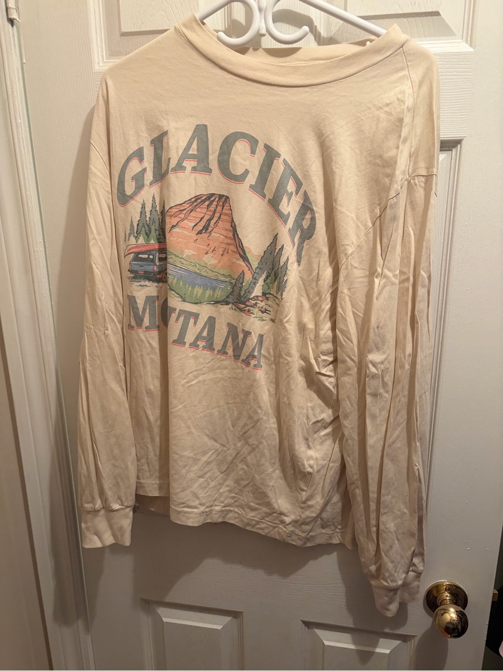 Hollister Cream Glacier Montana Graphic Crewneck Sweater